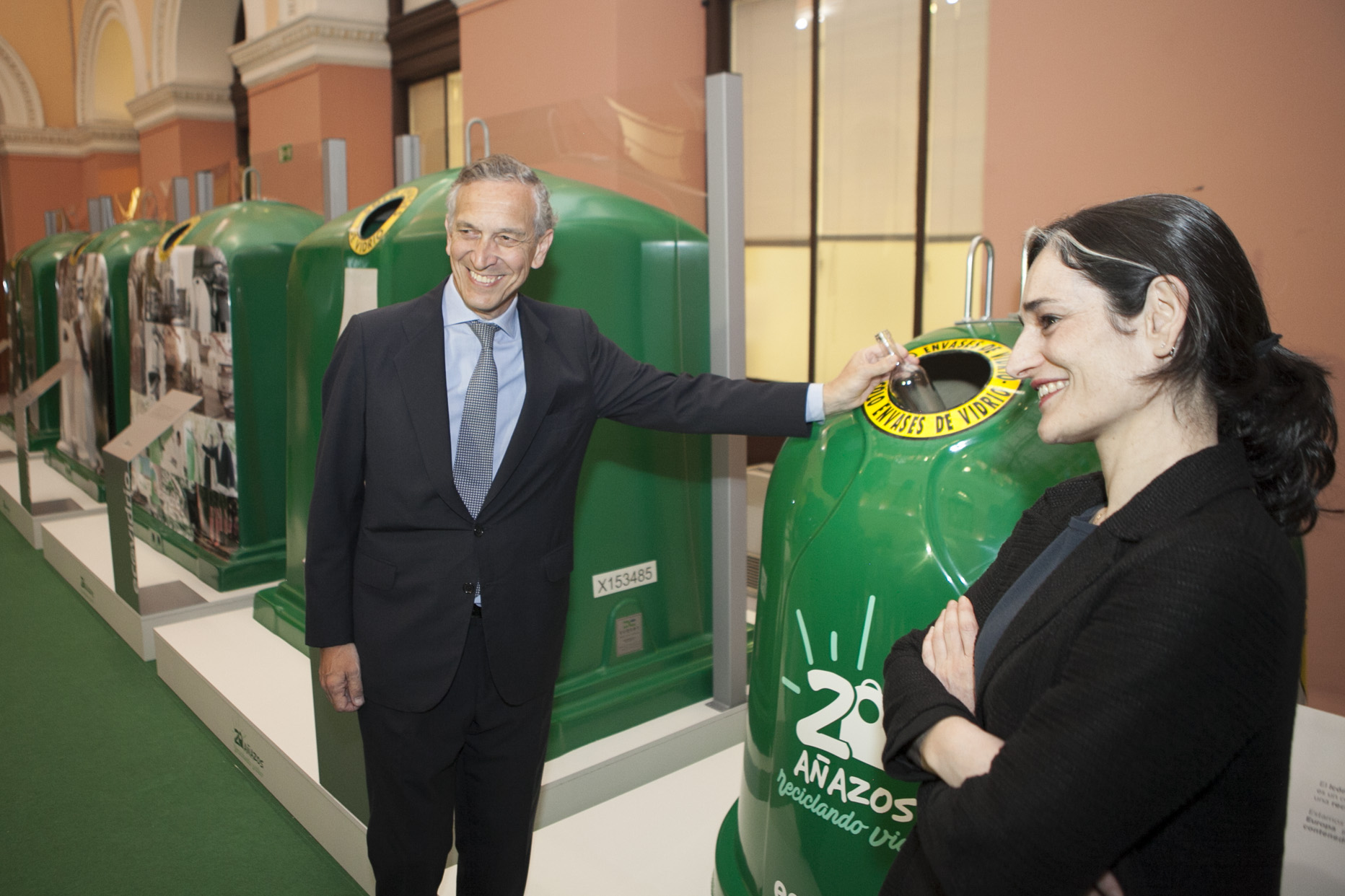 "20 añazos reciclando envases de vidrio"