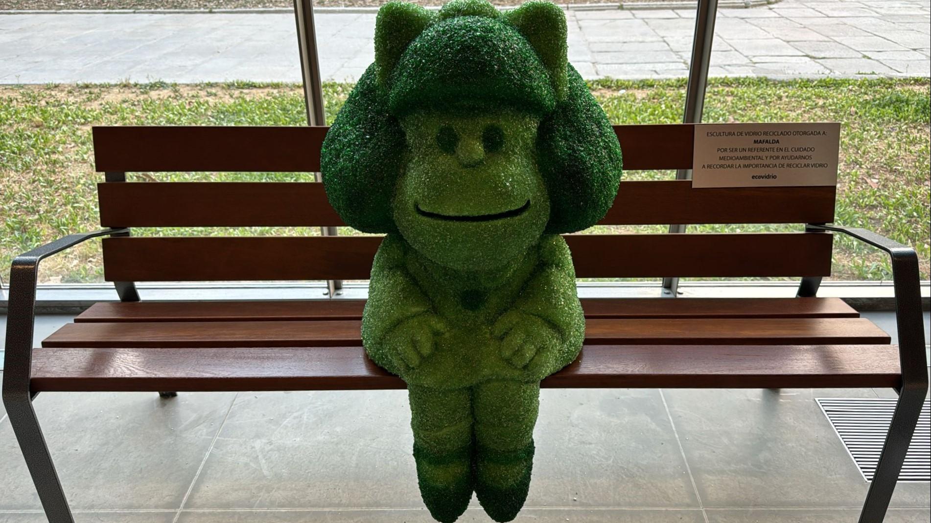 Mafalda de frente en la Biblioteca Pública Municipal Eugenio Trías 