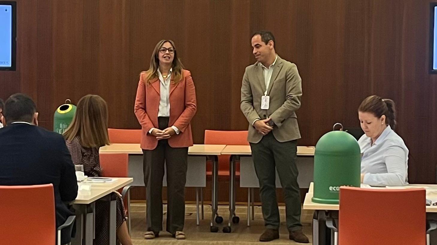 Esther Haro, Directora General de Economía Circular y Agenda 2030, y Ricardo Sevilla, Gerente Zona Centro-Norte de Ecovidrio, inauguran la jornada