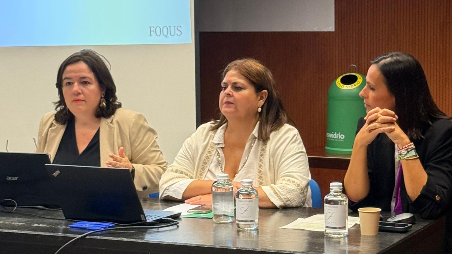 Carmen Jiménez e Inmaculada Gallardo, de la Junta de Andalucía; y Coral Rojas-Marcos, de Ecovidrio