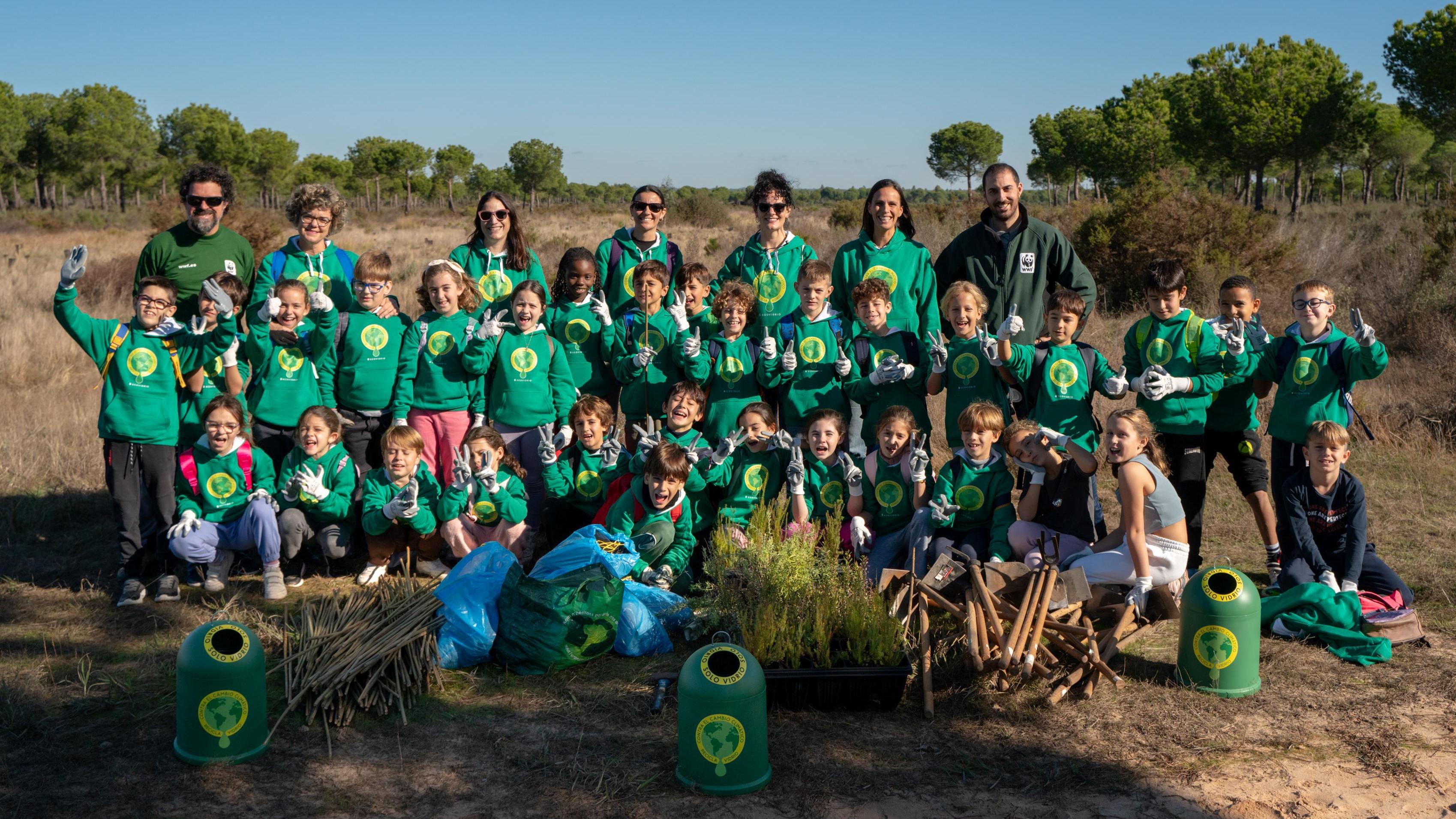 Ecovidrio, WWF y el CEIP Marismas de Hinojos en la plantación de "El Bosque de Ecovidrio"